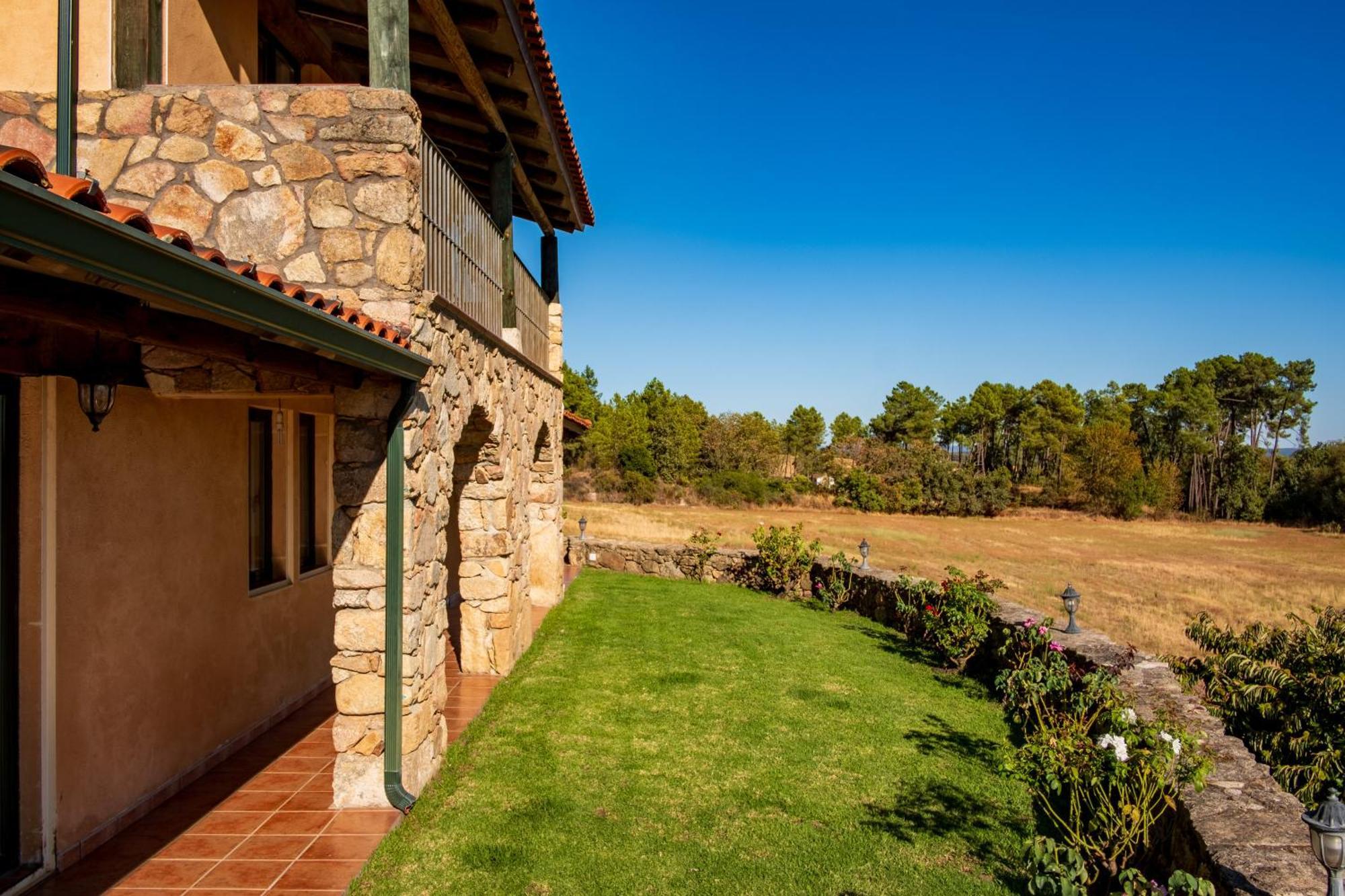 Hostal Amaltea Candeleda Exterior foto