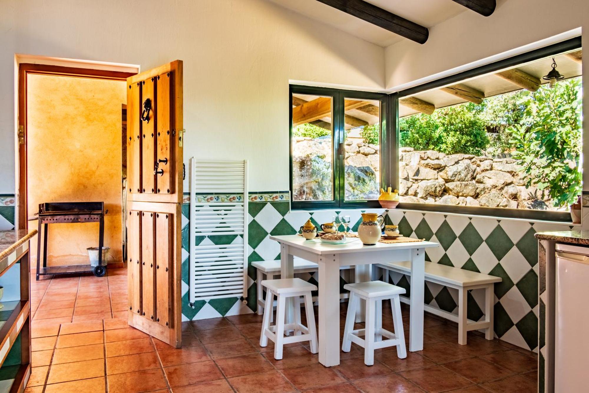 Hostal Amaltea Candeleda Exterior foto
